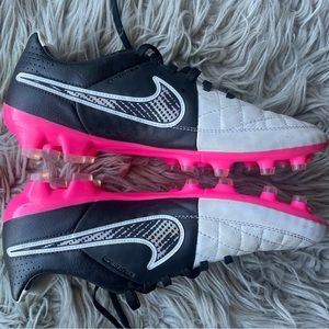 Nike soccer cleats women